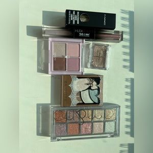 Multiple eyeshadows&highlighters